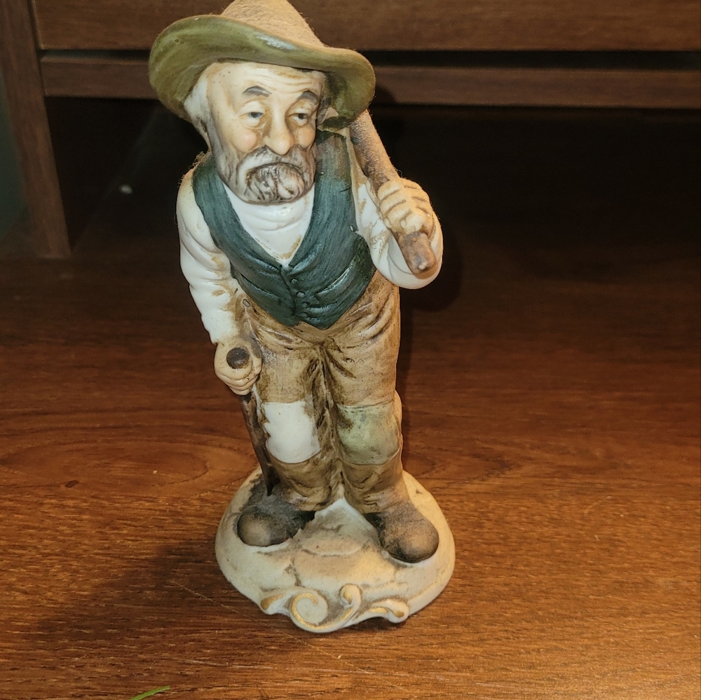 Rustic Old Man Figurine VINTAGE  D'ARTE FIGURINE OLD MAN WITH AXE  6 1
